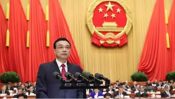 Premier Li Keqiang: Gi prioritet til beskyttelse av fornybar energi kraftproduksjon Internett