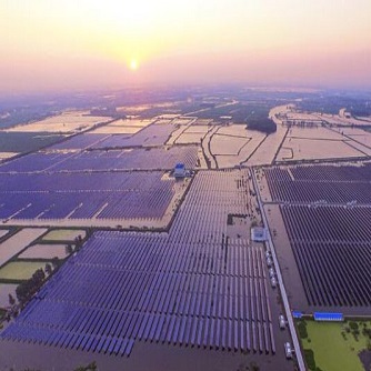 verdens største vann-solsikker komplementære nett-tilkoblede solkraftstasjon satt i drift og reduserte karbondioksidutslipp med 4,66 millioner tonn
