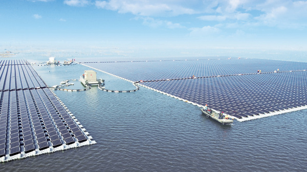 Kina har bygget verdens største flytende solkraftverk, som ligger i Anhui
