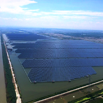 En annen 120 MW solceller svømmer med fiskene i Kina